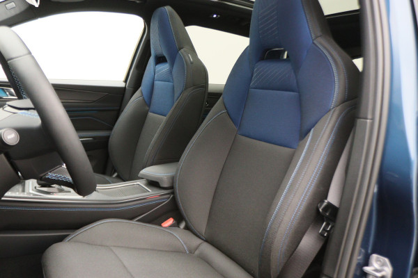 Lynk & Co 01 1.5 360° Camera, Panoramadak, Zwarte hemel, ACC, Apple Carplay, DAB, 20''