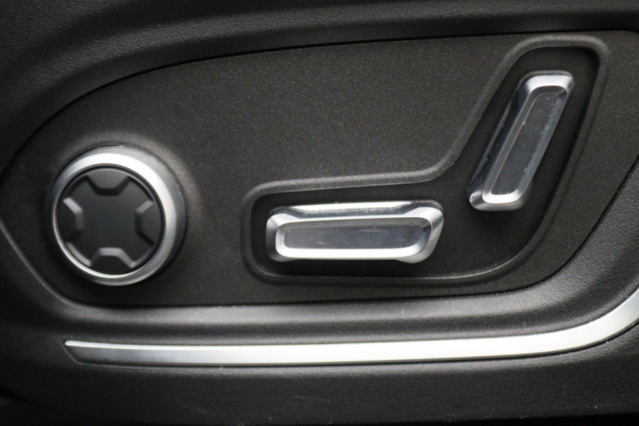 Lynk & Co 01 1.5 360° Camera, Panoramadak, Zwarte hemel, ACC, Apple Carplay, DAB, 20''