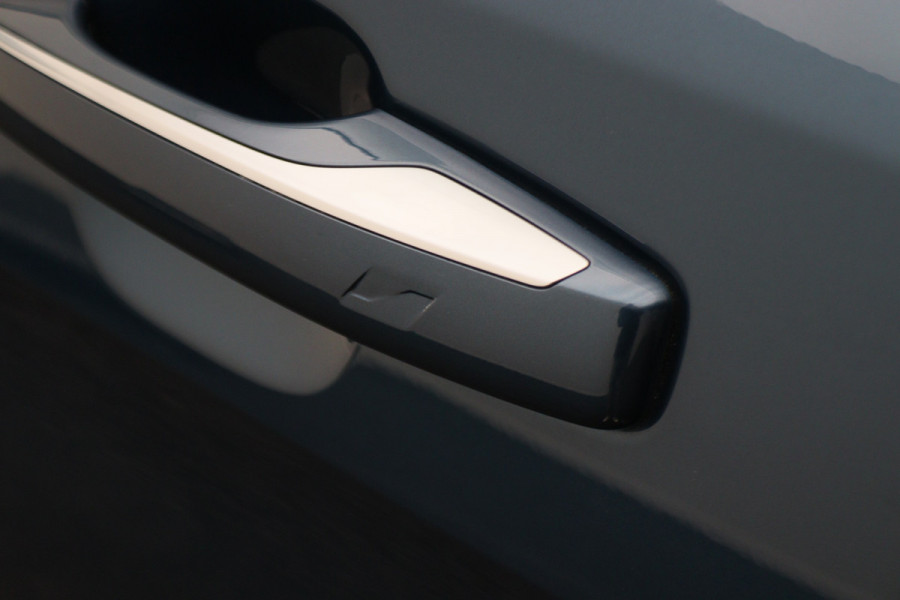 Lynk & Co 01 1.5 360° Camera, Panoramadak, Zwarte hemel, ACC, Apple Carplay, DAB, 20''