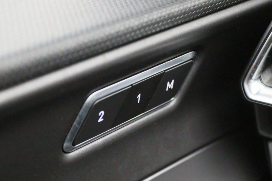 Lynk & Co 01 1.5 360° Camera, Panoramadak, Zwarte hemel, ACC, Apple Carplay, DAB, 20''