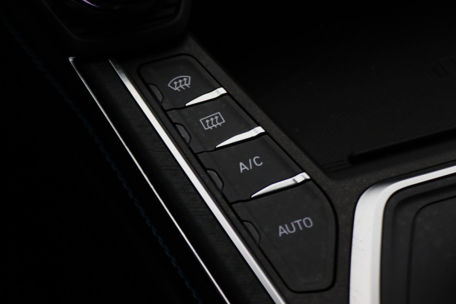 Lynk & Co 01 1.5 360° Camera, Panoramadak, Zwarte hemel, ACC, Apple Carplay, DAB, 20''