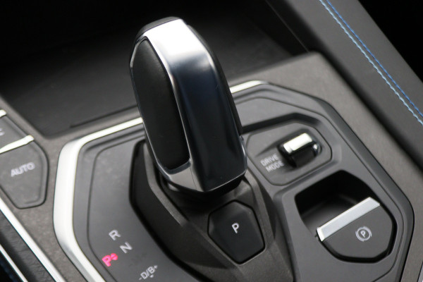 Lynk & Co 01 1.5 360° Camera, Panoramadak, Zwarte hemel, ACC, Apple Carplay, DAB, 20''