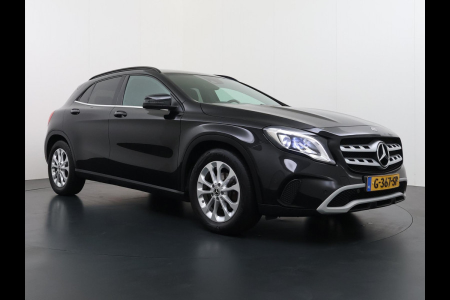 Mercedes-Benz GLA 180 Premium Plus VAN € 23.900,- VOOR € 19.877,- UW LENTEVOORDEEL € 4.023,-! | Stoelverwarming | Climate Control | Camera | Top onderhouden | 12 maanden BOVAG-garantie