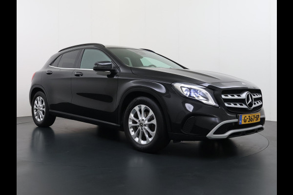 Mercedes-Benz GLA 180 Premium Plus VAN € 23.900,- VOOR € 19.877,- UW LENTEVOORDEEL € 4.023,-! | Stoelverwarming | Climate Control | Camera | Top onderhouden | 12 maanden BOVAG-garantie
