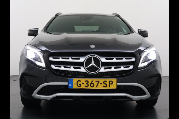 Mercedes-Benz GLA 180 Premium Plus VAN € 23.900,- VOOR € 19.877,- UW LENTEVOORDEEL € 4.023,-! | Stoelverwarming | Climate Control | Camera | Top onderhouden | 12 maanden BOVAG-garantie