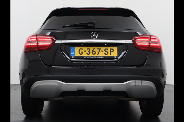 Mercedes-Benz GLA 180 Premium Plus VAN € 23.900,- VOOR € 19.877,- UW LENTEVOORDEEL € 4.023,-! | Stoelverwarming | Climate Control | Camera | Top onderhouden | 12 maanden BOVAG-garantie