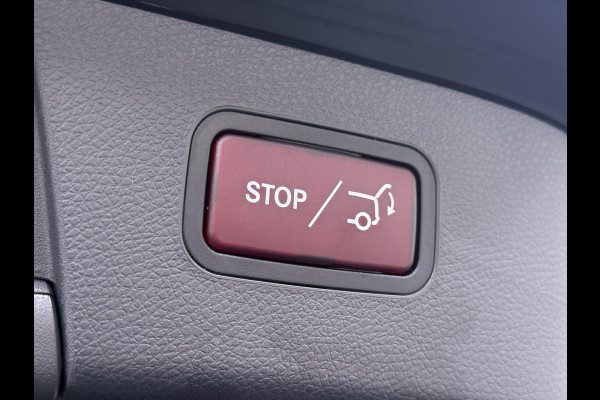 Mercedes-Benz GLA 180 Premium Plus VAN € 23.900,- VOOR € 19.877,- UW LENTEVOORDEEL € 4.023,-! | Stoelverwarming | Climate Control | Camera | Top onderhouden | 12 maanden BOVAG-garantie