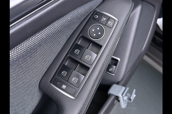 Mercedes-Benz GLA 180 Premium Plus VAN € 23.900,- VOOR € 19.877,- UW LENTEVOORDEEL € 4.023,-! | Stoelverwarming | Climate Control | Camera | Top onderhouden | 12 maanden BOVAG-garantie