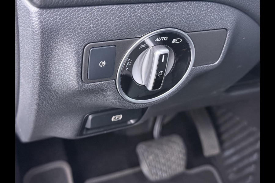 Mercedes-Benz GLA 180 Premium Plus VAN € 23.900,- VOOR € 19.877,- UW LENTEVOORDEEL € 4.023,-! | Stoelverwarming | Climate Control | Camera | Top onderhouden | 12 maanden BOVAG-garantie