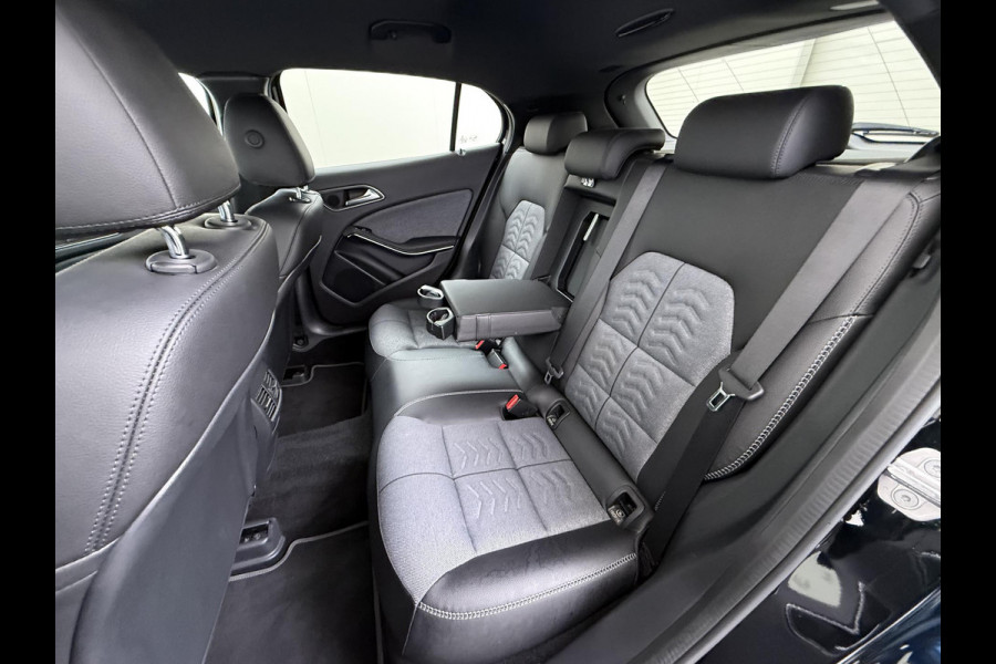 Mercedes-Benz GLA 180 Premium Plus VAN € 23.900,- VOOR € 19.877,- UW LENTEVOORDEEL € 4.023,-! | Stoelverwarming | Climate Control | Camera | Top onderhouden | 12 maanden BOVAG-garantie