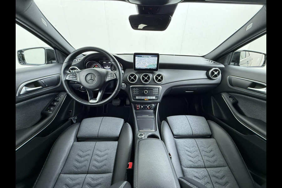 Mercedes-Benz GLA 180 Premium Plus VAN € 23.900,- VOOR € 19.877,- UW LENTEVOORDEEL € 4.023,-! | Stoelverwarming | Climate Control | Camera | Top onderhouden | 12 maanden BOVAG-garantie