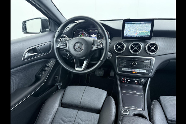 Mercedes-Benz GLA 180 Premium Plus VAN € 23.900,- VOOR € 19.877,- UW LENTEVOORDEEL € 4.023,-! | Stoelverwarming | Climate Control | Camera | Top onderhouden | 12 maanden BOVAG-garantie