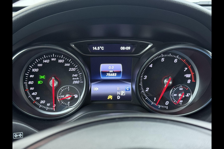 Mercedes-Benz GLA 180 Premium Plus VAN € 23.900,- VOOR € 19.877,- UW LENTEVOORDEEL € 4.023,-! | Stoelverwarming | Climate Control | Camera | Top onderhouden | 12 maanden BOVAG-garantie