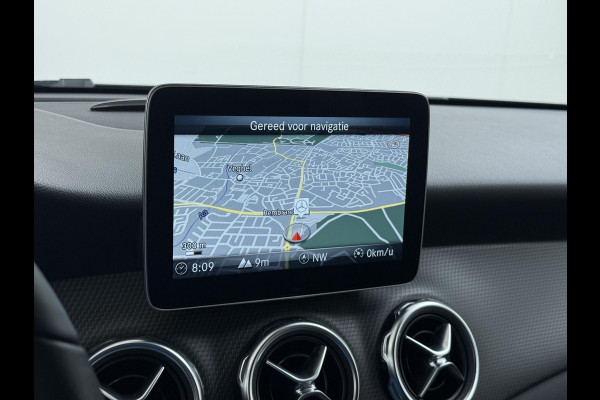 Mercedes-Benz GLA 180 Premium Plus VAN € 23.900,- VOOR € 19.877,- UW LENTEVOORDEEL € 4.023,-! | Stoelverwarming | Climate Control | Camera | Top onderhouden | 12 maanden BOVAG-garantie