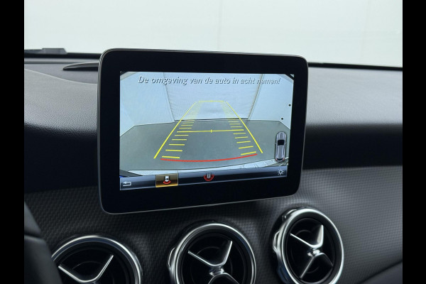 Mercedes-Benz GLA 180 Premium Plus VAN € 23.900,- VOOR € 19.877,- UW LENTEVOORDEEL € 4.023,-! | Stoelverwarming | Climate Control | Camera | Top onderhouden | 12 maanden BOVAG-garantie