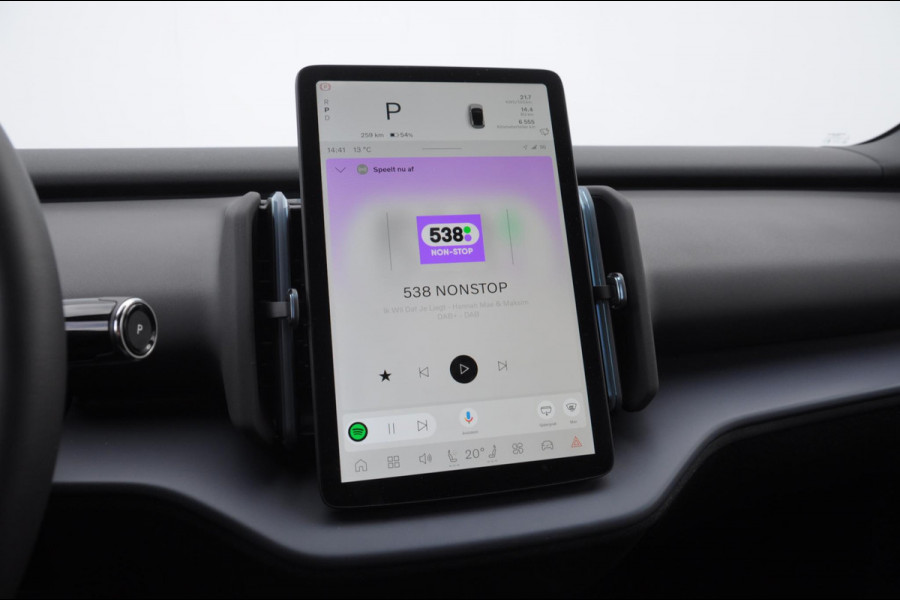 Volvo EX30 272PK Ext. Range Plus / Adaptieve Cruise Control/ Dodehoek Detectie / Parkeersensoren voor en achter/ Achteruitrijcamera/ Warmtepomp/ Google Services/