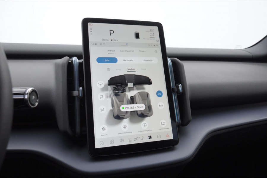 Volvo EX30 272PK Ext. Range Plus / Adaptieve Cruise Control/ Dodehoek Detectie / Parkeersensoren voor en achter/ Achteruitrijcamera/ Warmtepomp/ Google Services/