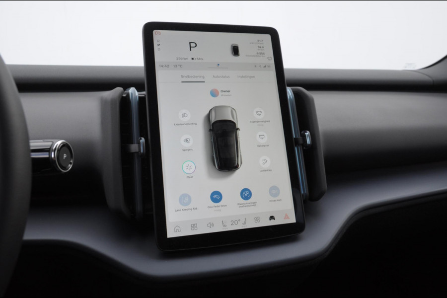 Volvo EX30 272PK Ext. Range Plus / Adaptieve Cruise Control/ Dodehoek Detectie / Parkeersensoren voor en achter/ Achteruitrijcamera/ Warmtepomp/ Google Services/