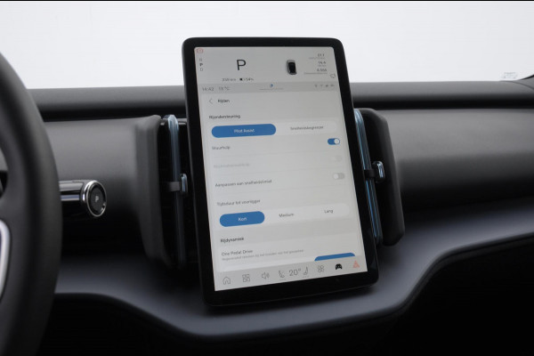 Volvo EX30 272PK Ext. Range Plus / Adaptieve Cruise Control/ Dodehoek Detectie / Parkeersensoren voor en achter/ Achteruitrijcamera/ Warmtepomp/ Google Services/