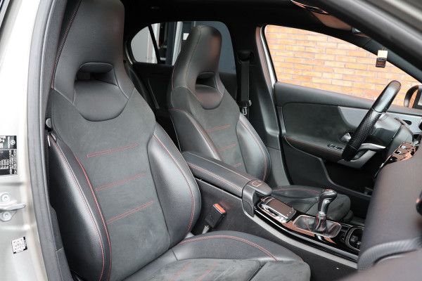 Mercedes-Benz A-Klasse A 180 d AMG pakket | Panorama dak | Burmester | Widescreen | Apple Carplay | Sfeerverlichting | Stoelverwarming | Alcantara | 360 PDC | Volledig onderhouden | Nieuwe Distributieriem