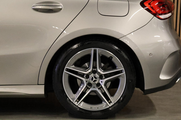 Mercedes-Benz A-Klasse A 180 d AMG pakket | Panorama dak | Burmester | Widescreen | Apple Carplay | Sfeerverlichting | Stoelverwarming | Alcantara | 360 PDC | Volledig onderhouden | Nieuwe Distributieriem