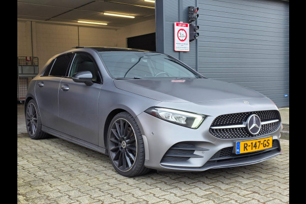 Mercedes-Benz A-Klasse 220 Premium Plus | MAT GRIJS / PANO / MEMORY / KEYLESS / BURMESTER / MASSAGE / DIAMOND GRILLE / 19 INCH !