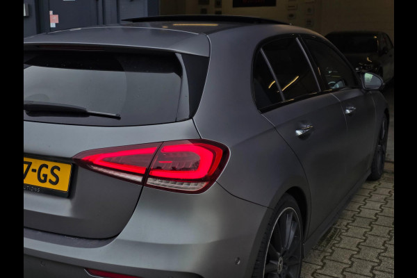 Mercedes-Benz A-Klasse 220 Premium Plus | MAT GRIJS / PANO / MEMORY / KEYLESS / BURMESTER / MASSAGE / DIAMOND GRILLE / 19 INCH !