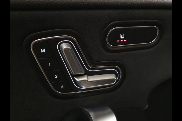 Mercedes-Benz A-Klasse 220 Premium Plus | MAT GRIJS / PANO / MEMORY / KEYLESS / BURMESTER / MASSAGE / DIAMOND GRILLE / 19 INCH !