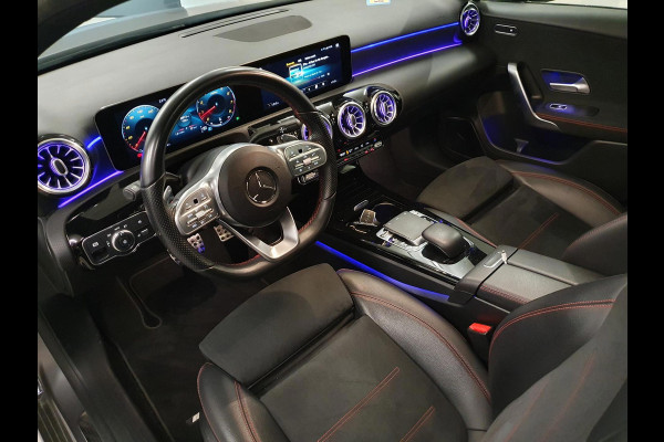 Mercedes-Benz A-Klasse 220 Premium Plus | MAT GRIJS / PANO / MEMORY / KEYLESS / BURMESTER / MASSAGE / DIAMOND GRILLE / 19 INCH !