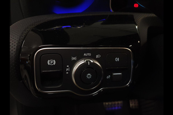 Mercedes-Benz A-Klasse 220 Premium Plus | MAT GRIJS / PANO / MEMORY / KEYLESS / BURMESTER / MASSAGE / DIAMOND GRILLE / 19 INCH !