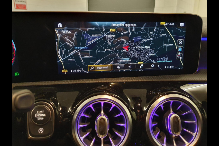 Mercedes-Benz A-Klasse 220 Premium Plus | MAT GRIJS / PANO / MEMORY / KEYLESS / BURMESTER / MASSAGE / DIAMOND GRILLE / 19 INCH !