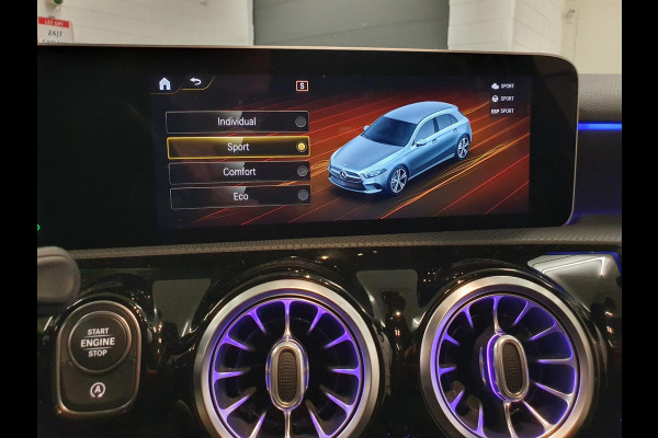 Mercedes-Benz A-Klasse 220 Premium Plus | MAT GRIJS / PANO / MEMORY / KEYLESS / BURMESTER / MASSAGE / DIAMOND GRILLE / 19 INCH !