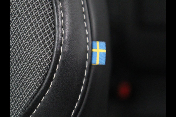 Volvo XC60 2.0 T6 Plug-in hybrid AWD R-Design | Panoramadak | Trekhaak| Stoelverwarming | Camera | Adaptive cruise | Half leder | Carplay | Memory | Navigatie | Keyless | Facelift Model | PHEV