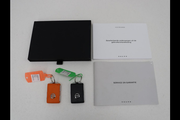 Volvo XC60 2.0 T6 Plug-in hybrid AWD R-Design | Panoramadak | Trekhaak| Stoelverwarming | Camera | Adaptive cruise | Half leder | Carplay | Memory | Navigatie | Keyless | Facelift Model | PHEV