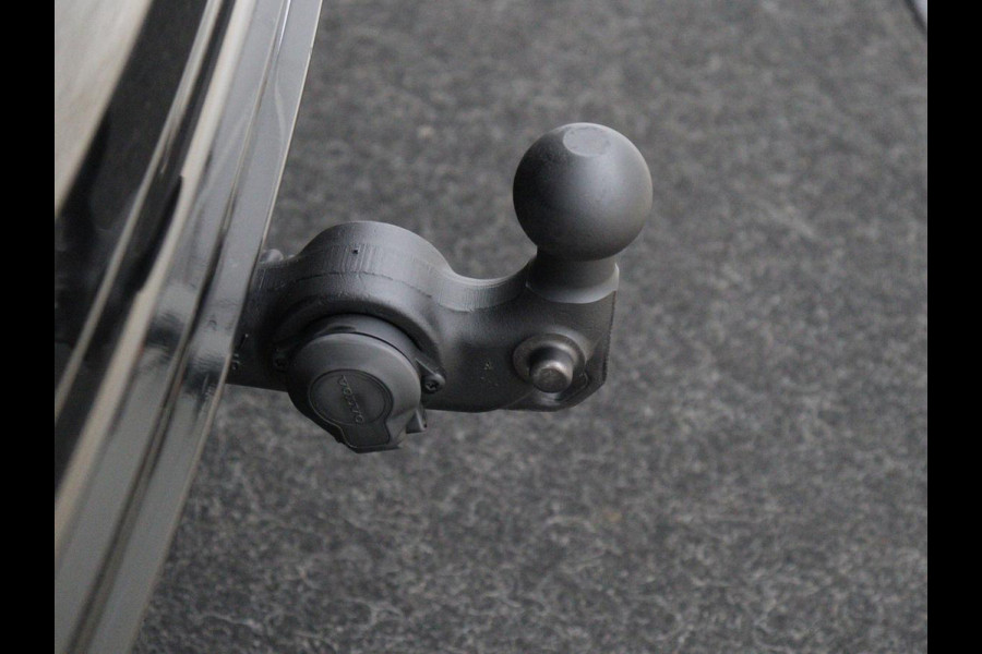 Volvo XC60 2.0 T6 Plug-in hybrid AWD R-Design | Panoramadak | Trekhaak| Stoelverwarming | Camera | Adaptive cruise | Half leder | Carplay | Memory | Navigatie | Keyless | Facelift Model | PHEV