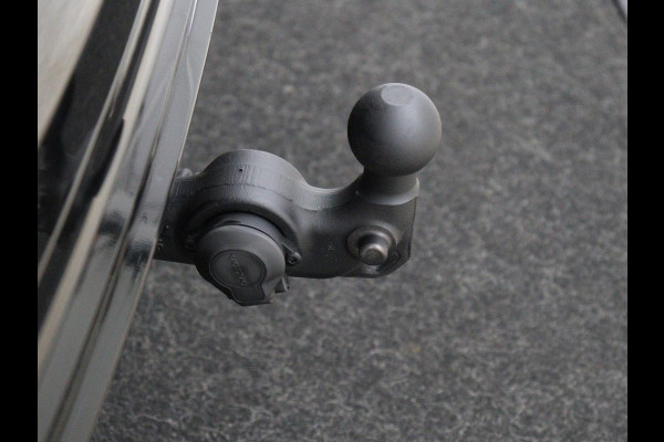 Volvo XC60 2.0 T6 Plug-in hybrid AWD R-Design | Panoramadak | Trekhaak| Stoelverwarming | Camera | Adaptive cruise | Half leder | Carplay | Memory | Navigatie | Keyless | Facelift Model | PHEV