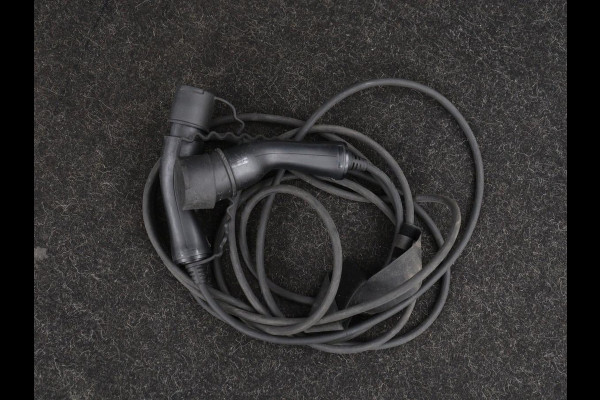 Volvo XC60 2.0 T6 Plug-in hybrid AWD R-Design | Panoramadak | Trekhaak| Stoelverwarming | Camera | Adaptive cruise | Half leder | Carplay | Memory | Navigatie | Keyless | Facelift Model | PHEV