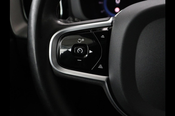 Volvo XC60 2.0 T6 Plug-in hybrid AWD R-Design | Panoramadak | Trekhaak| Stoelverwarming | Camera | Adaptive cruise | Half leder | Carplay | Memory | Navigatie | Keyless | Facelift Model | PHEV