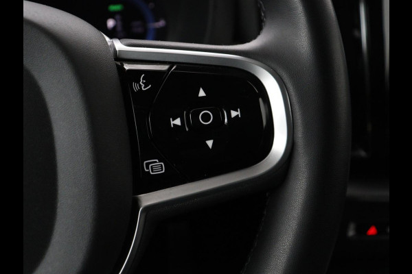 Volvo XC60 2.0 T6 Plug-in hybrid AWD R-Design | Panoramadak | Trekhaak| Stoelverwarming | Camera | Adaptive cruise | Half leder | Carplay | Memory | Navigatie | Keyless | Facelift Model | PHEV