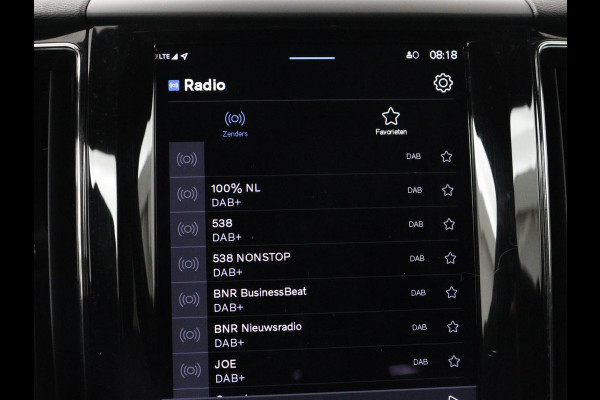 Volvo XC60 2.0 T6 Plug-in hybrid AWD R-Design | Panoramadak | Trekhaak| Stoelverwarming | Camera | Adaptive cruise | Half leder | Carplay | Memory | Navigatie | Keyless | Facelift Model | PHEV