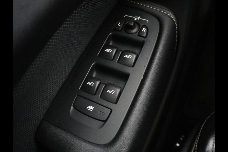 Volvo XC60 2.0 T6 Plug-in hybrid AWD R-Design | Panoramadak | Trekhaak| Stoelverwarming | Camera | Adaptive cruise | Half leder | Carplay | Memory | Navigatie | Keyless | Facelift Model | PHEV