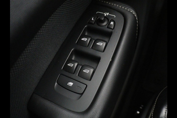 Volvo XC60 2.0 T6 Plug-in hybrid AWD R-Design | Panoramadak | Trekhaak| Stoelverwarming | Camera | Adaptive cruise | Half leder | Carplay | Memory | Navigatie | Keyless | Facelift Model | PHEV