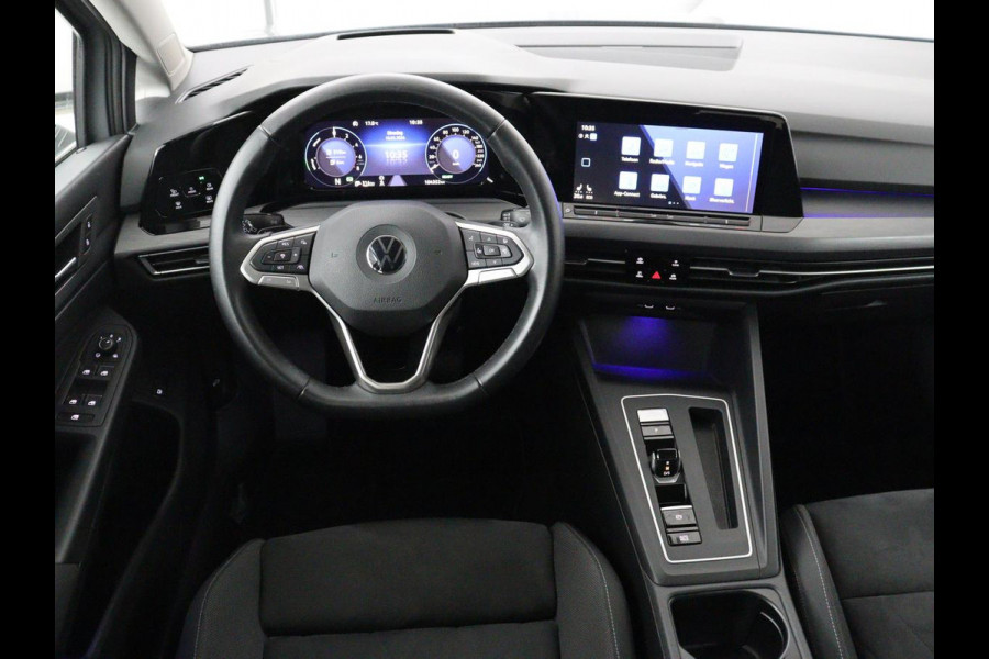 Volkswagen Golf 1.4 eHybrid Style | Head-Up | Stoelverwarming | Trekhaak | Sfeerverlichting | Massage | Camera | Keyless | Matrix LED | Carplay | Adaptive cruise | Memory | Climate control | PHEV | Plug In