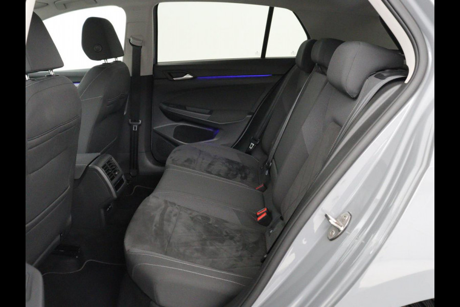 Volkswagen Golf 1.4 eHybrid Style | Head-Up | Stoelverwarming | Trekhaak | Sfeerverlichting | Massage | Camera | Keyless | Matrix LED | Carplay | Adaptive cruise | Memory | Climate control | PHEV | Plug In
