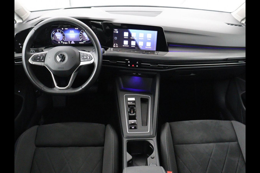 Volkswagen Golf 1.4 eHybrid Style | Head-Up | Stoelverwarming | Trekhaak | Sfeerverlichting | Massage | Camera | Keyless | Matrix LED | Carplay | Adaptive cruise | Memory | Climate control | PHEV | Plug In