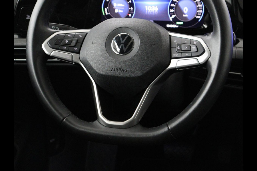 Volkswagen Golf 1.4 eHybrid Style | Head-Up | Stoelverwarming | Trekhaak | Sfeerverlichting | Massage | Camera | Keyless | Matrix LED | Carplay | Adaptive cruise | Memory | Climate control | PHEV | Plug In