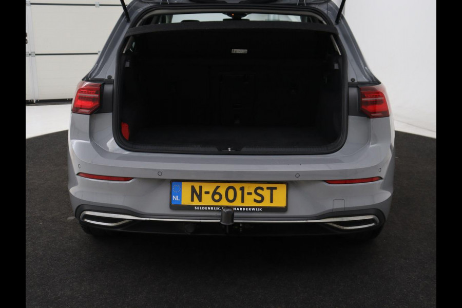 Volkswagen Golf 1.4 eHybrid Style | Head-Up | Stoelverwarming | Trekhaak | Sfeerverlichting | Massage | Camera | Keyless | Matrix LED | Carplay | Adaptive cruise | Memory | Climate control | PHEV | Plug In