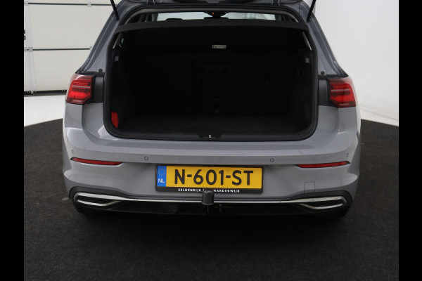 Volkswagen Golf 1.4 eHybrid Style | Head-Up | Stoelverwarming | Trekhaak | Sfeerverlichting | Massage | Camera | Keyless | Matrix LED | Carplay | Adaptive cruise | Memory | Climate control | PHEV | Plug In