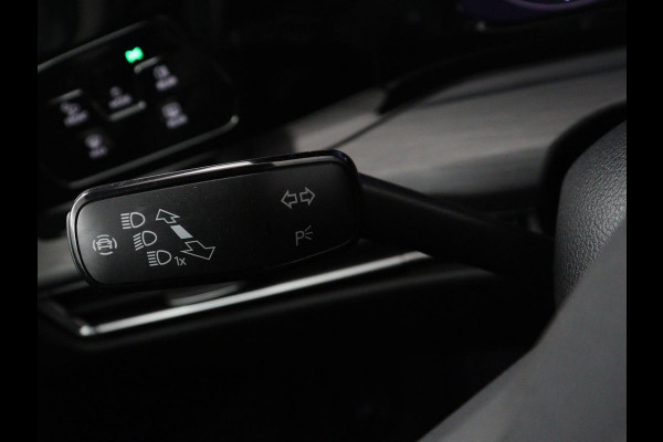 Volkswagen Golf 1.4 eHybrid Style | Head-Up | Stoelverwarming | Trekhaak | Sfeerverlichting | Massage | Camera | Keyless | Matrix LED | Carplay | Adaptive cruise | Memory | Climate control | PHEV | Plug In