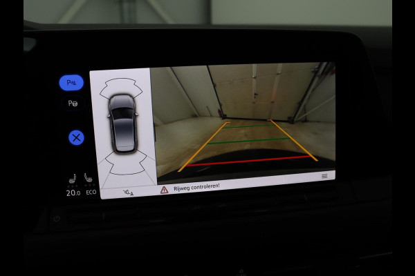 Volkswagen Golf 1.4 eHybrid Style | Head-Up | Stoelverwarming | Trekhaak | Sfeerverlichting | Massage | Camera | Keyless | Matrix LED | Carplay | Adaptive cruise | Memory | Climate control | PHEV | Plug In